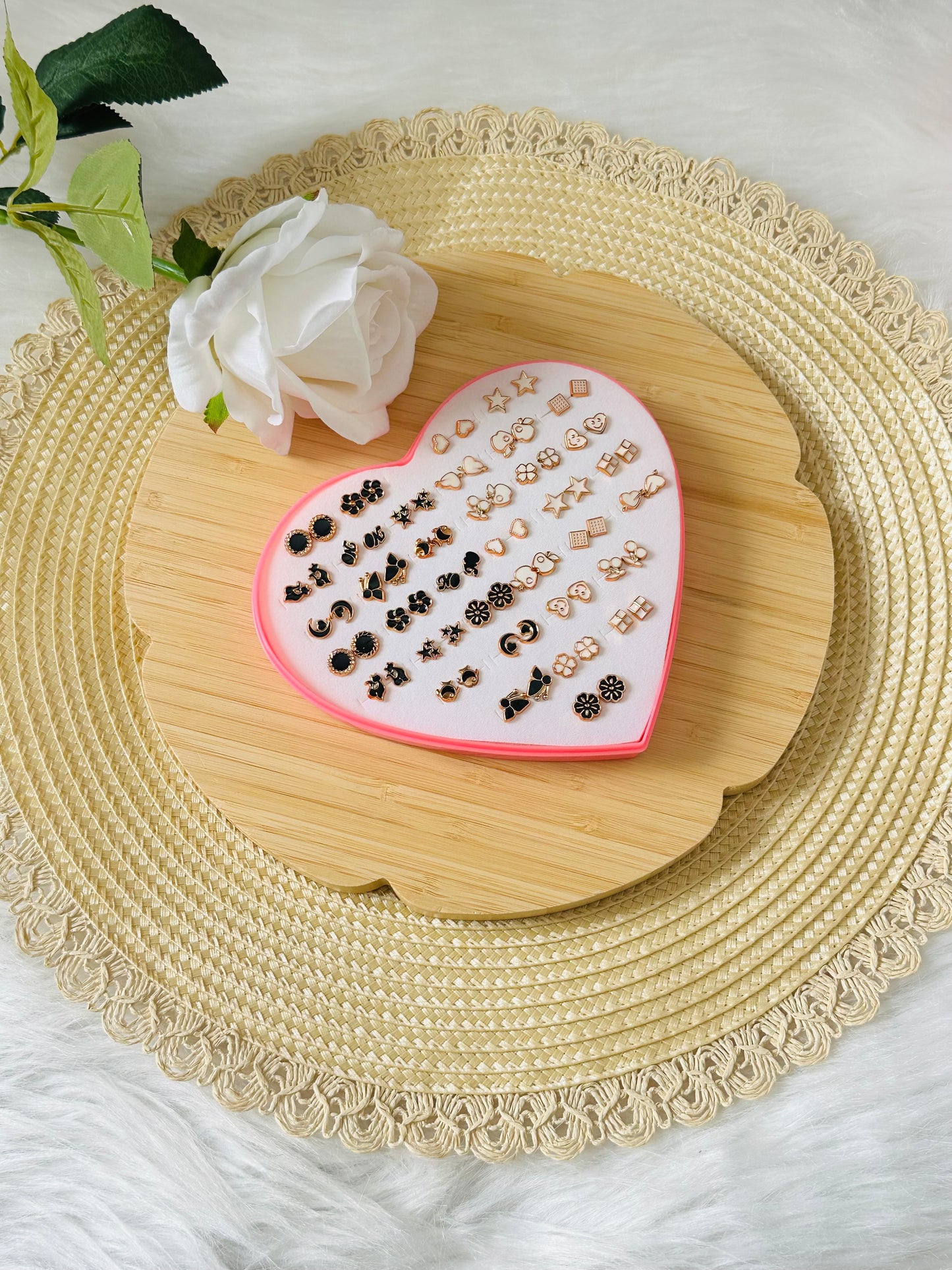 242-Assortiment de boucles d’oreilles Black & White