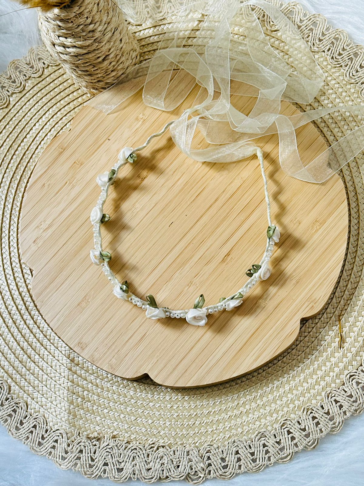 82 - Couronne de fleurs blanche