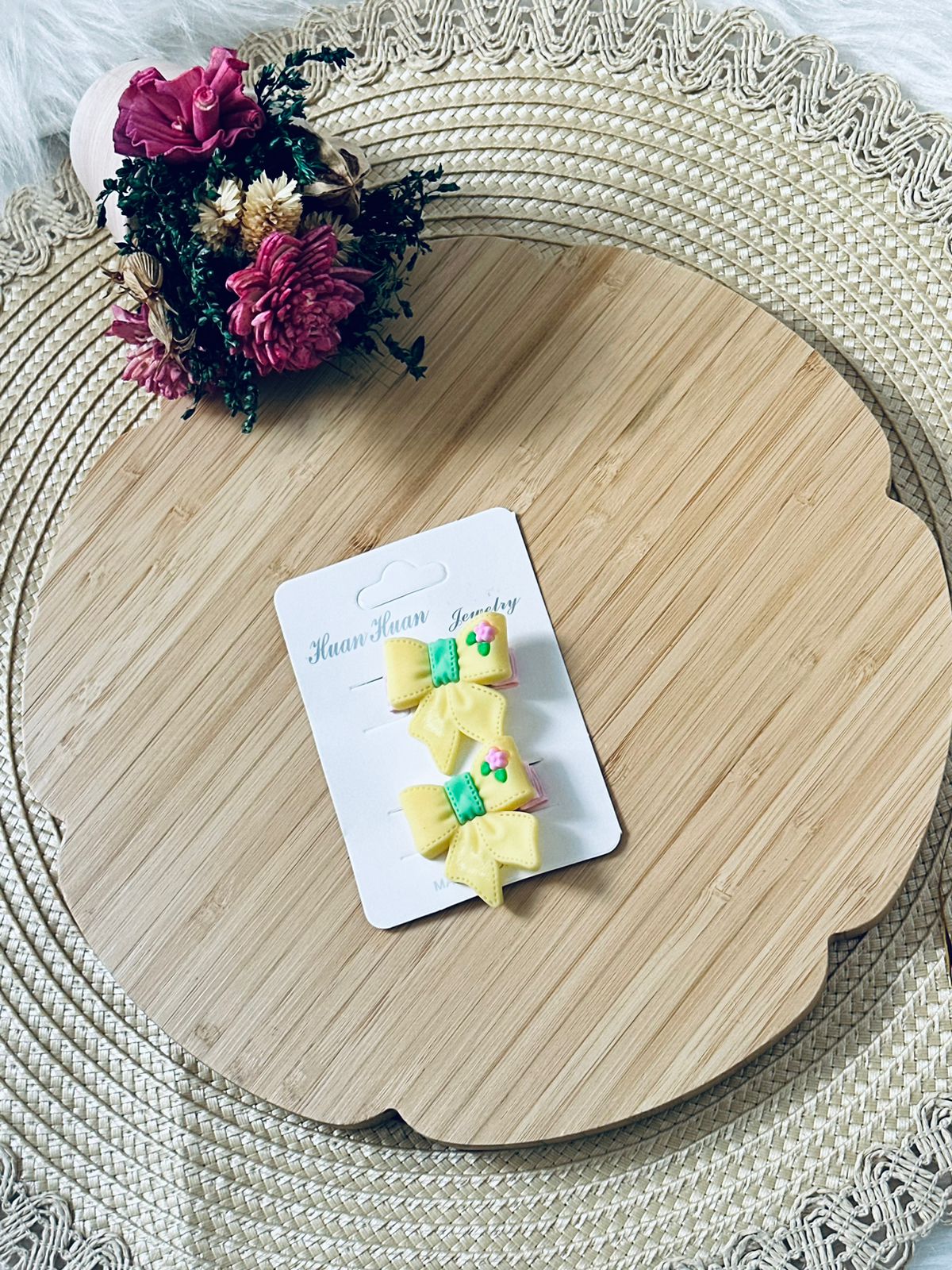 92 - Duo barrettes noeud jaune